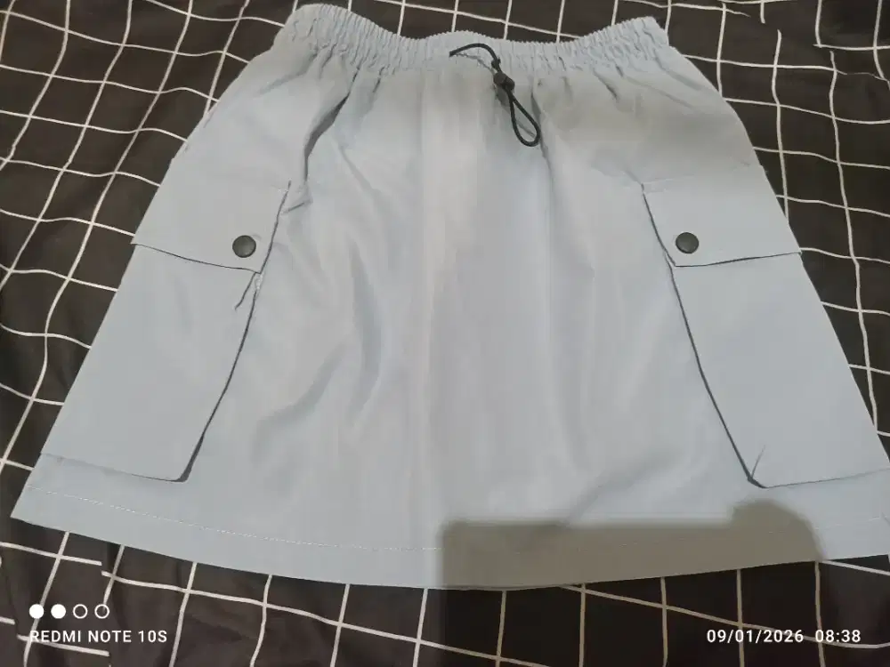 Rok + celana di dalamnya