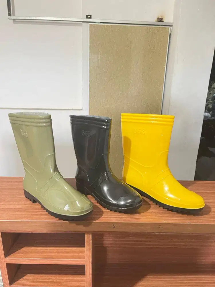 Sepatu Boots Kerja Pendek PVC – Anti Air & Tahan Lama