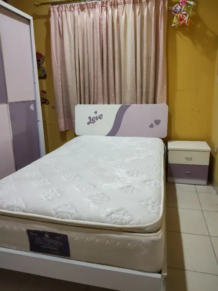 Kamar set anak warna ungu merek atria