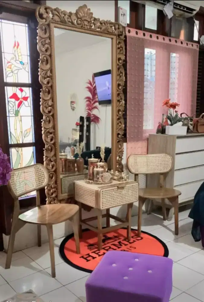 Kaca hias + kursi seken kondisi masih bagus