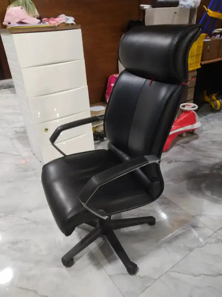 Kursi kerja sandaran tinggi