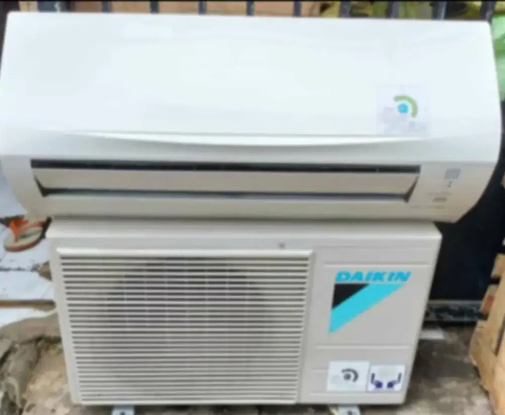 Jual ac daikin 1/2 pk tailand R 32.lowat 360watt kondisi 95% ori semua