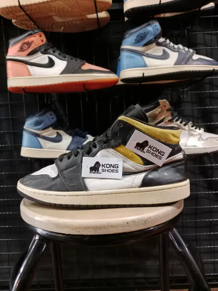 SEPATU AJE 1 MID MULTICOLOR