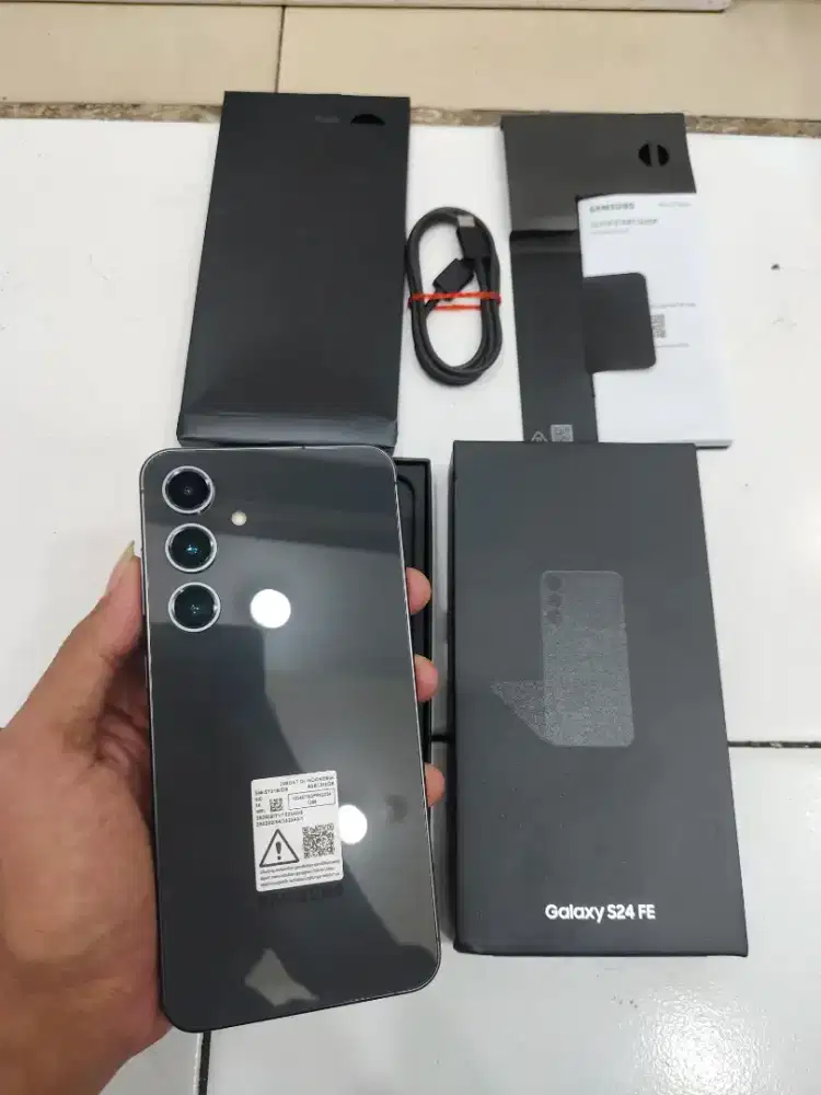 Samsung S24 FE 8/256 Black fullset garansi SEIN