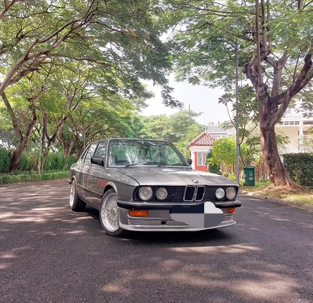 BMW E 28 520i tahun 1986