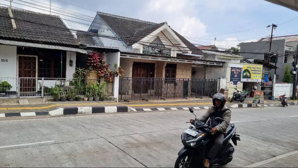 DIJUAL RUMAH DI PERUM ARGOMULYO SALATIGA COCOK UTK RUMAH /TOKO/USAHA