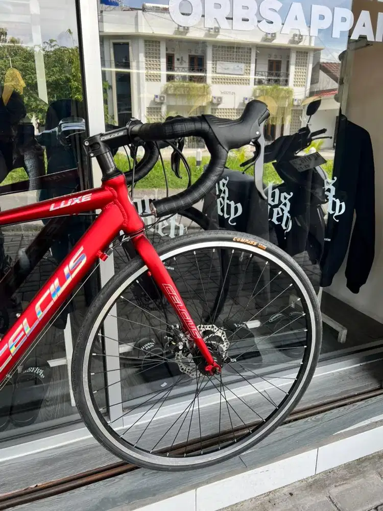 Sepedah Road Bike Luxe 700c Like New Pemakain Baru 4x (Nota masih ada)
