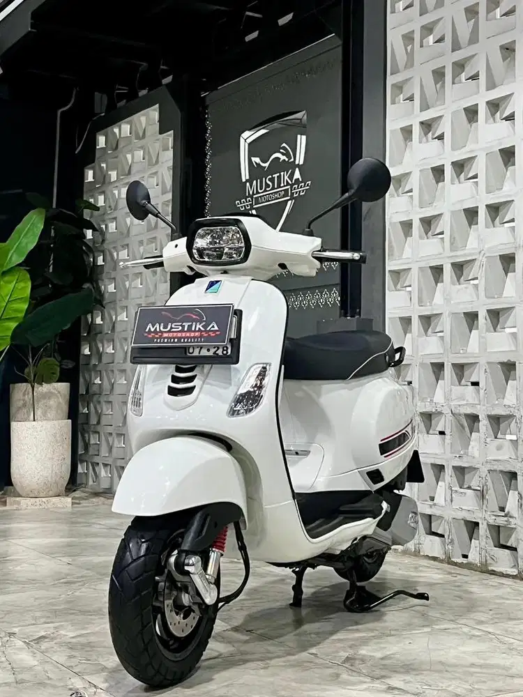 Istimewa ODO 10RB!!Vespa S125 iget th 2022 - Ayu Mustika