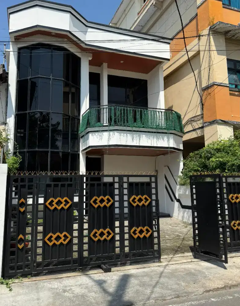 Disewakan Rumah Usaha Di Pusat Kota Madiun di Jl Diponegoro Madiun