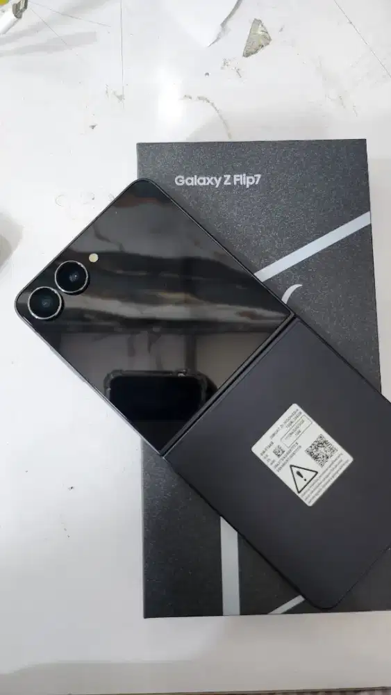 Samsung galaxy z flip 7 12/256Gb