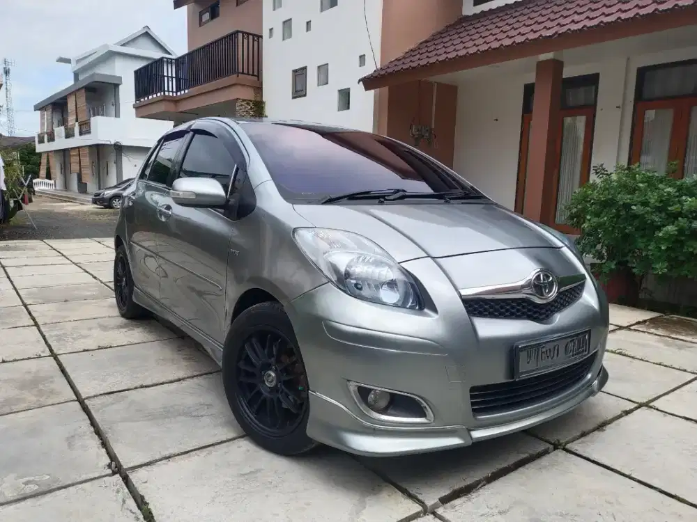 Dijual Toyota Yaris 2010