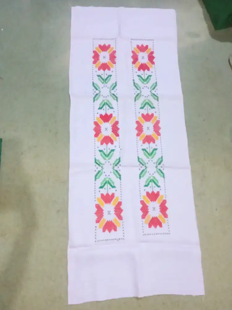 Taplak meja Kristik vintage