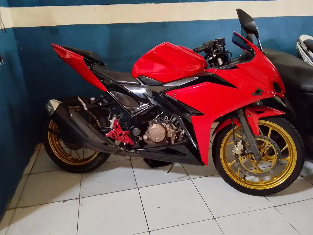 Jual cepat Honda CBR veslift 2017 surat lengkap