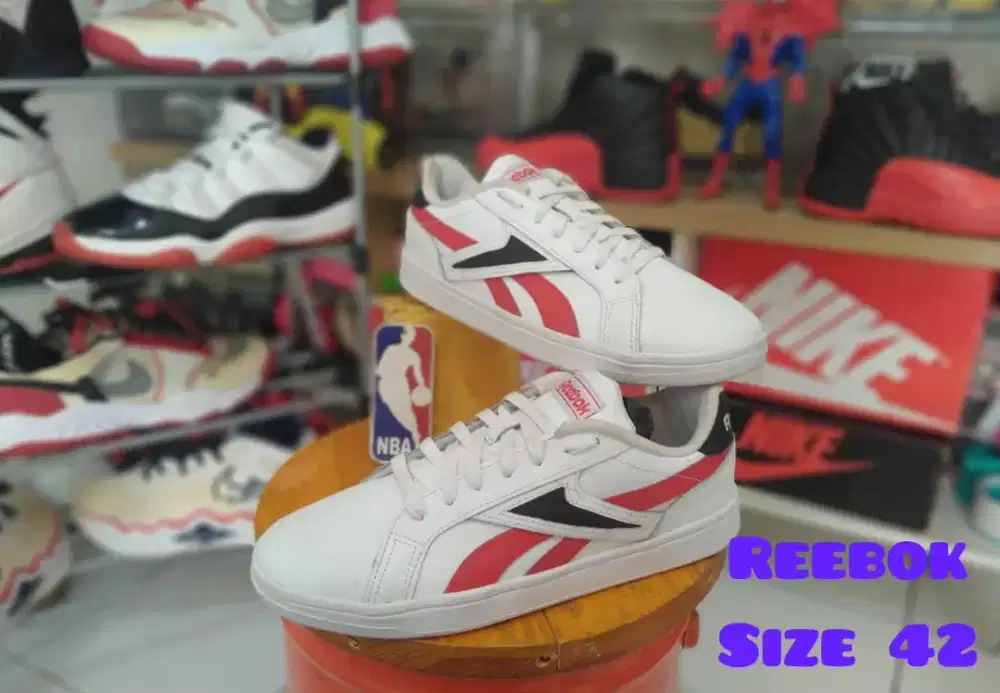 Sepatu Reebok size 42
