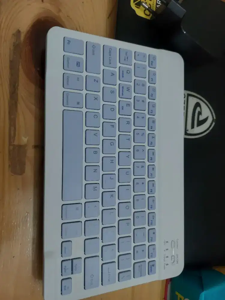 Keyboard bluetooth