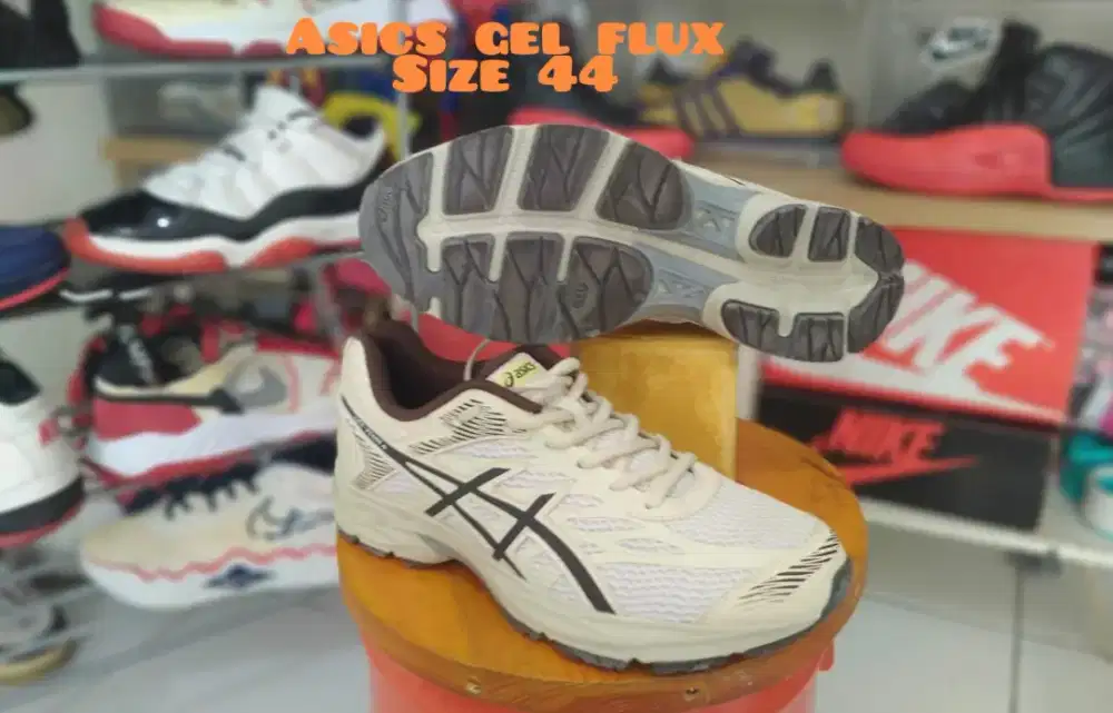Sepatu Running Asics gel flux