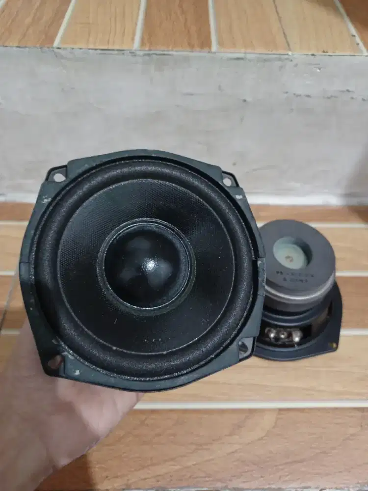 Speaker ukuran 5,25 inch