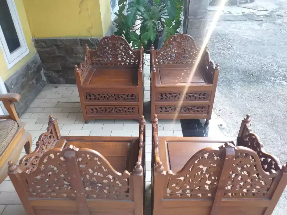 Kursi jati minimalis