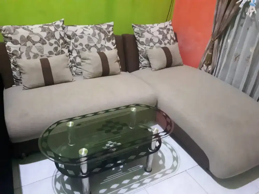 Sofa minimalis dan elegan