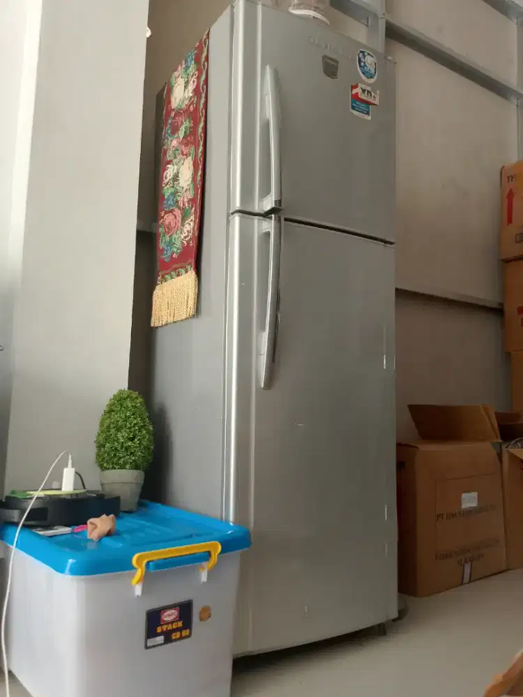 Kulkas Toshiba Glacio 2 pintu