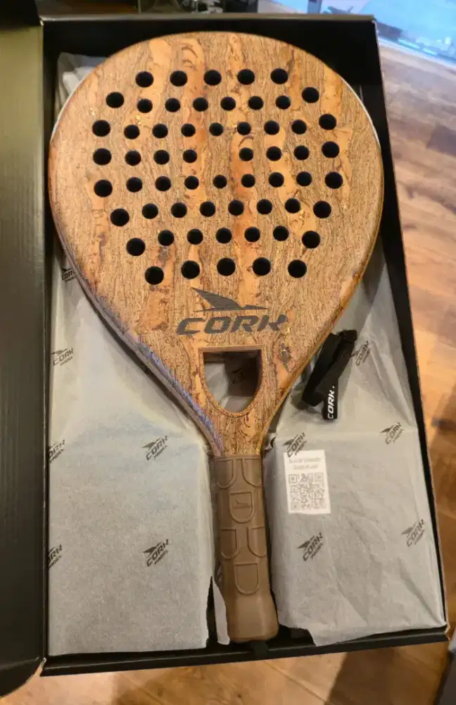 Raket Padel Kondisi 9.9/10
Cork Premium Control II
Baru beli 1 bulan