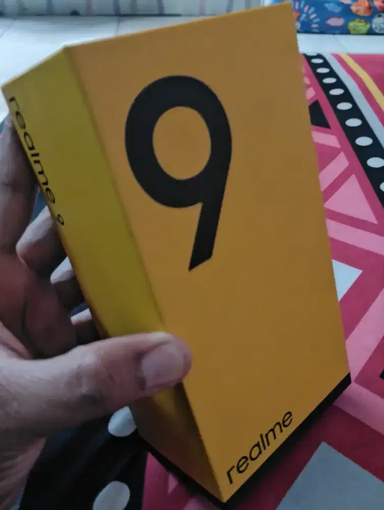 ReaLme 9 4G wana putih punya istri