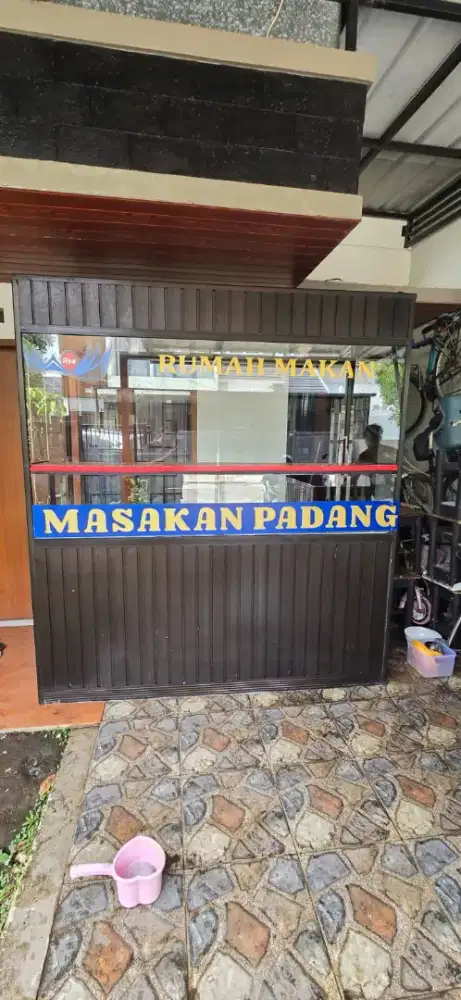 Etalase Rumah Makan Padang, ukuran lebar dan besar terlihat mewah