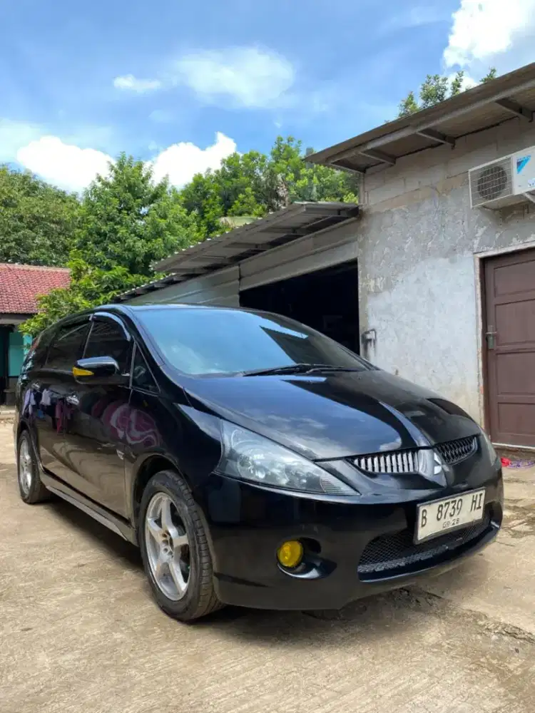 Mitsubishi Grandis 2005 Bensin
