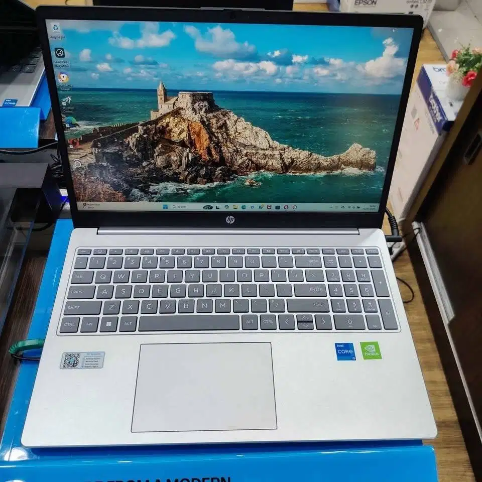 HP 15 fd0031TX  Core i5/8GB/512GB/MX570 2GB/Win 11/OHS