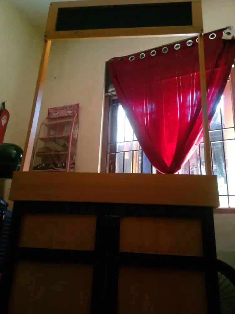 Etalase kayu bongkar pasang