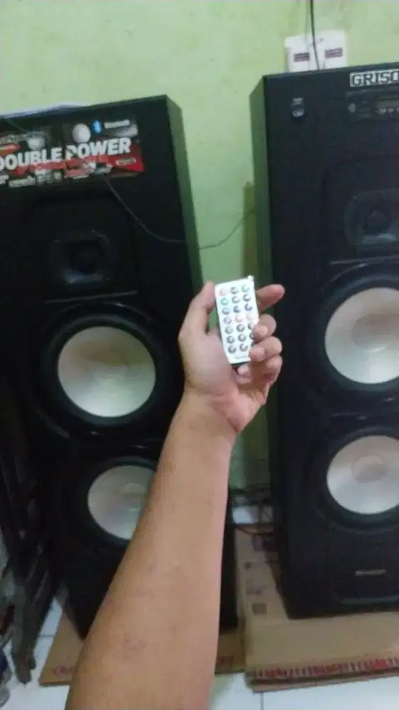 Spiker bluetooth Sharp