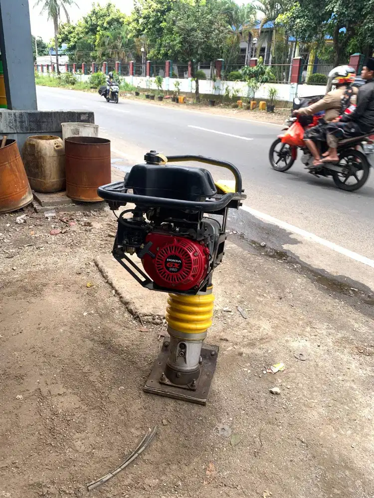 Mesin Pemadat Stamper Kuda Honda Kondisi Siap Kerja