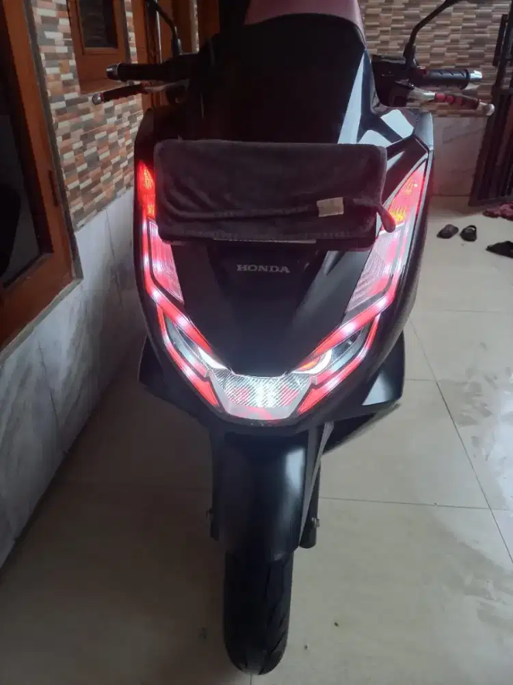 Dijual Honda PCX hitam bagoes