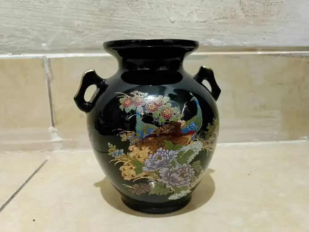 Vas Keramik Jepang Vintage Motif Merak (Watō Japan) - Koleksi Cantik