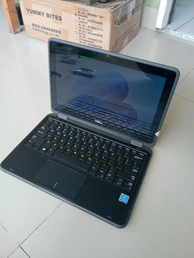 Layar bisa di lipat laptop dell slim ram 8gb ssd 128gb touchscreen