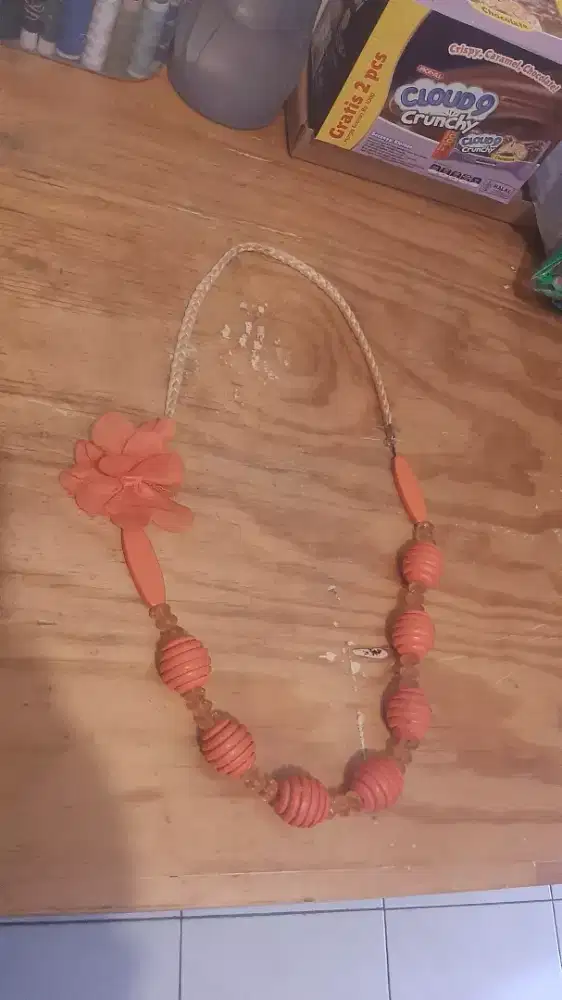Kalung bunga orange