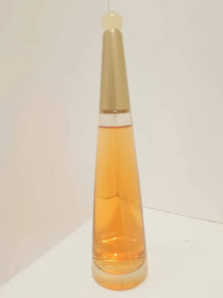 L’Eau d’Issey Absolue by Issey Miyake – 90 ml (Vintage) / Tanpa Box