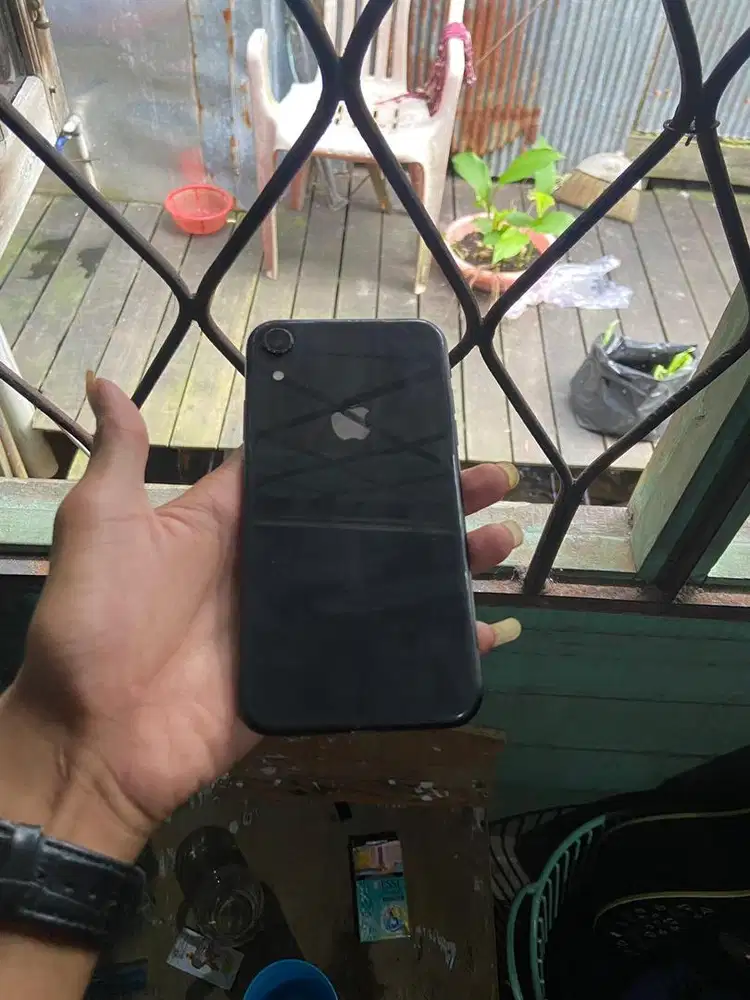 IPHONE XR 64gb hitam