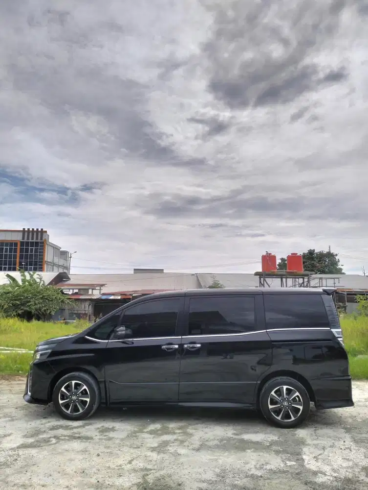 Toyota Voxy 2021 Bensin