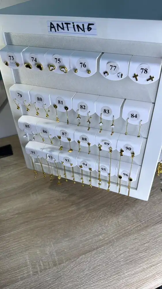 Di cari karyawan live produk di shopee dan tiktok