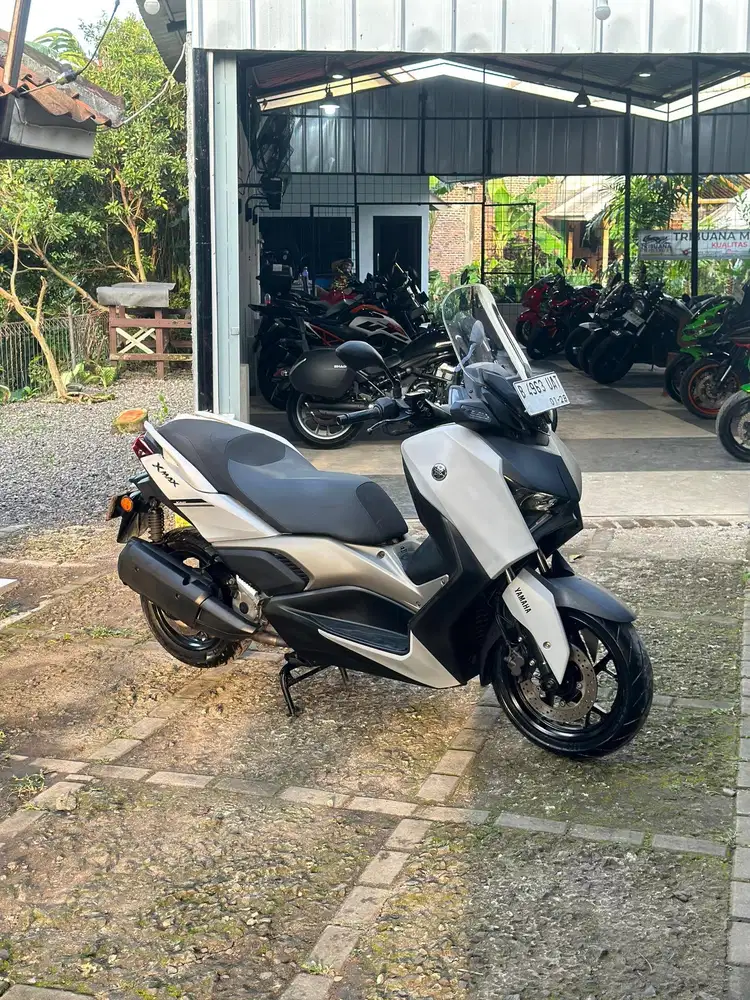 XMAX CONNECTED MURMER LIKE NEW