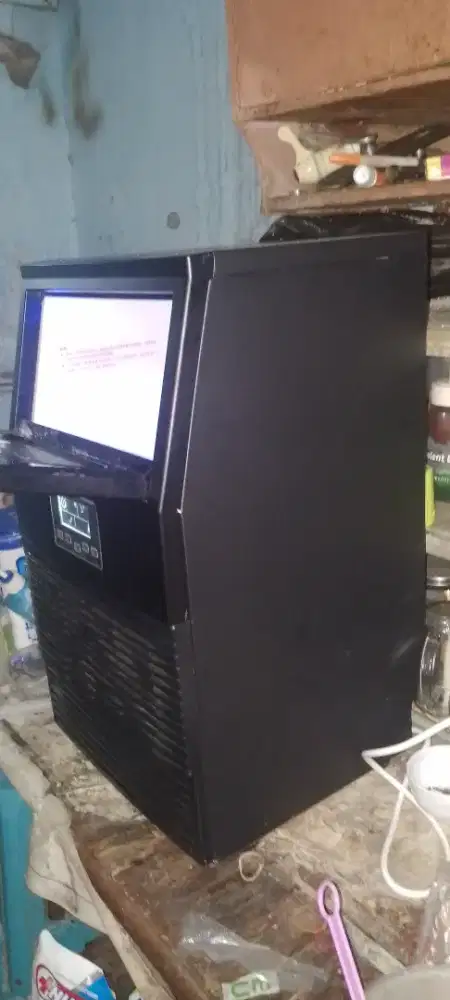 Mesin pembuat es batu kristal