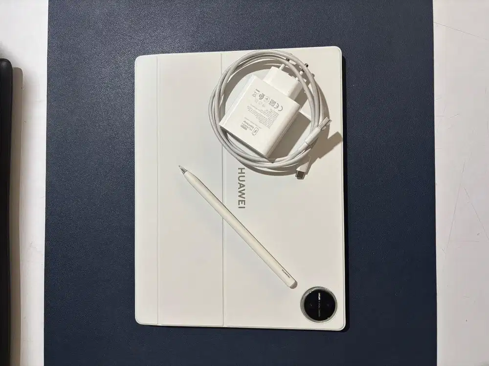 *Huawei Matepad Pro 12.2 Inci