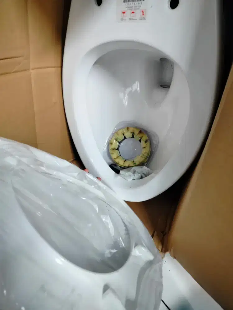 Closet duduk Azko Krisbow