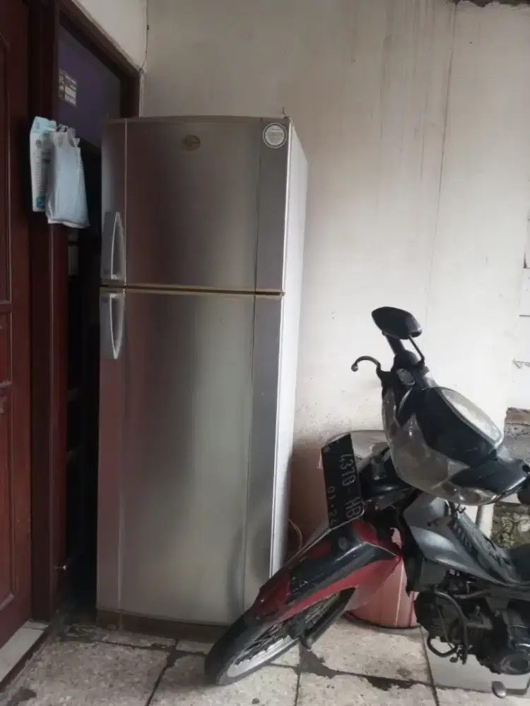 Menerima jual beli kulkas bekas borong atau satuan