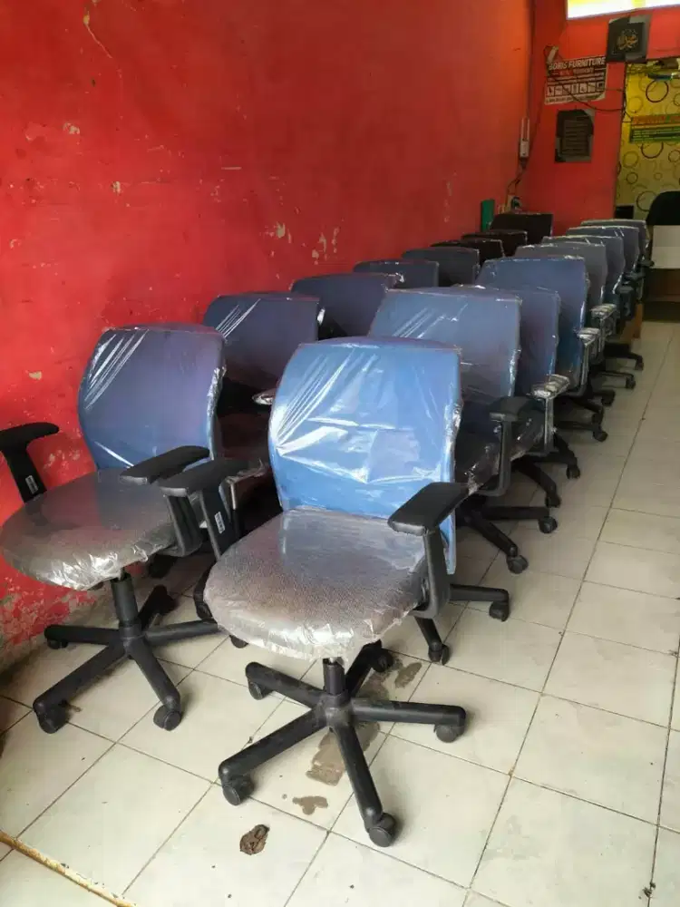 Kursi kantor staf
