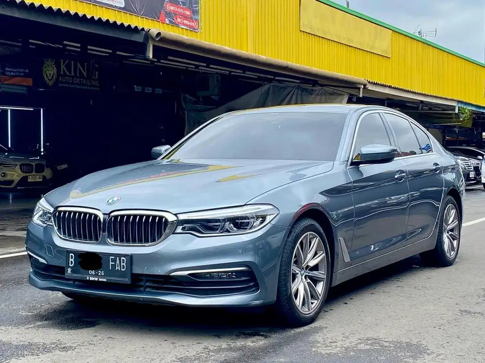 BMW 520i G30 AT 2020 ABU-ABU METALIK