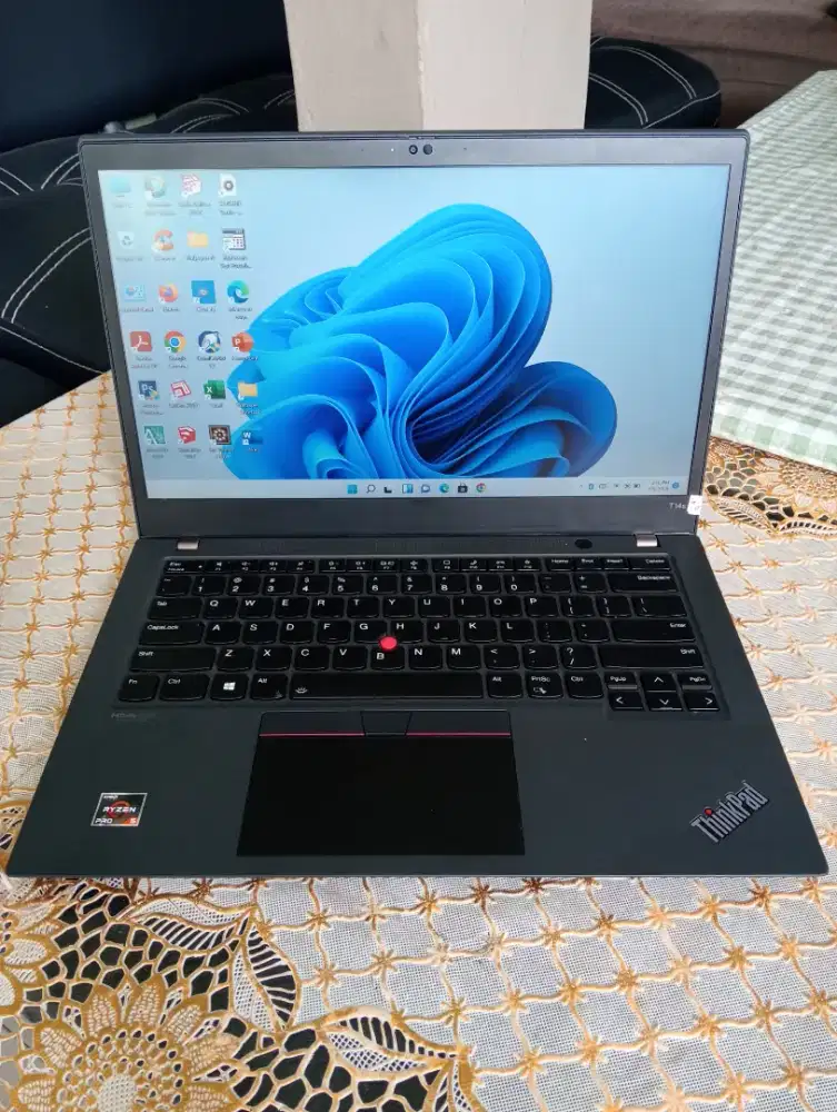 Lenovo AMD Ryzen 12CPUs ram 16gb SSD 256gb mulus no minus siap pakai