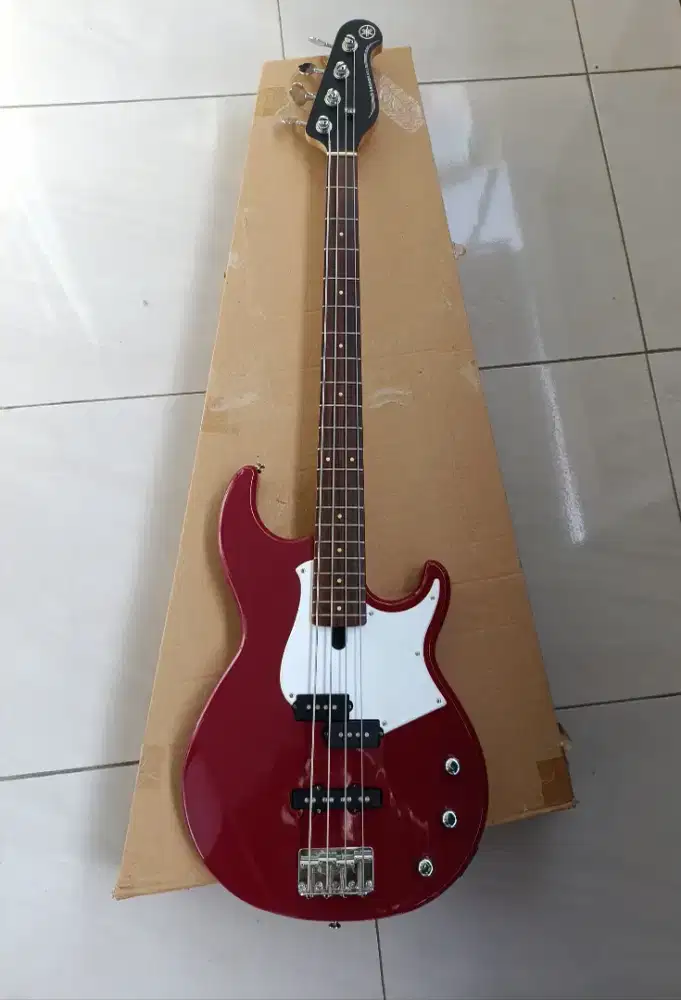 Bass Yamaha BB234