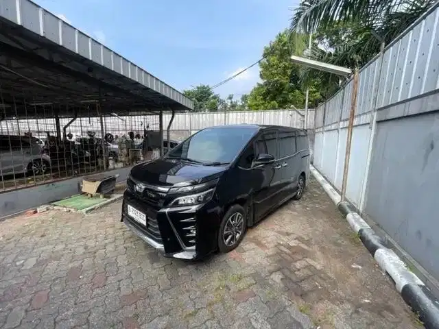 Pajak Panjang - Toyota Voxy 2.0 Bensin-AT 2019 Hitam